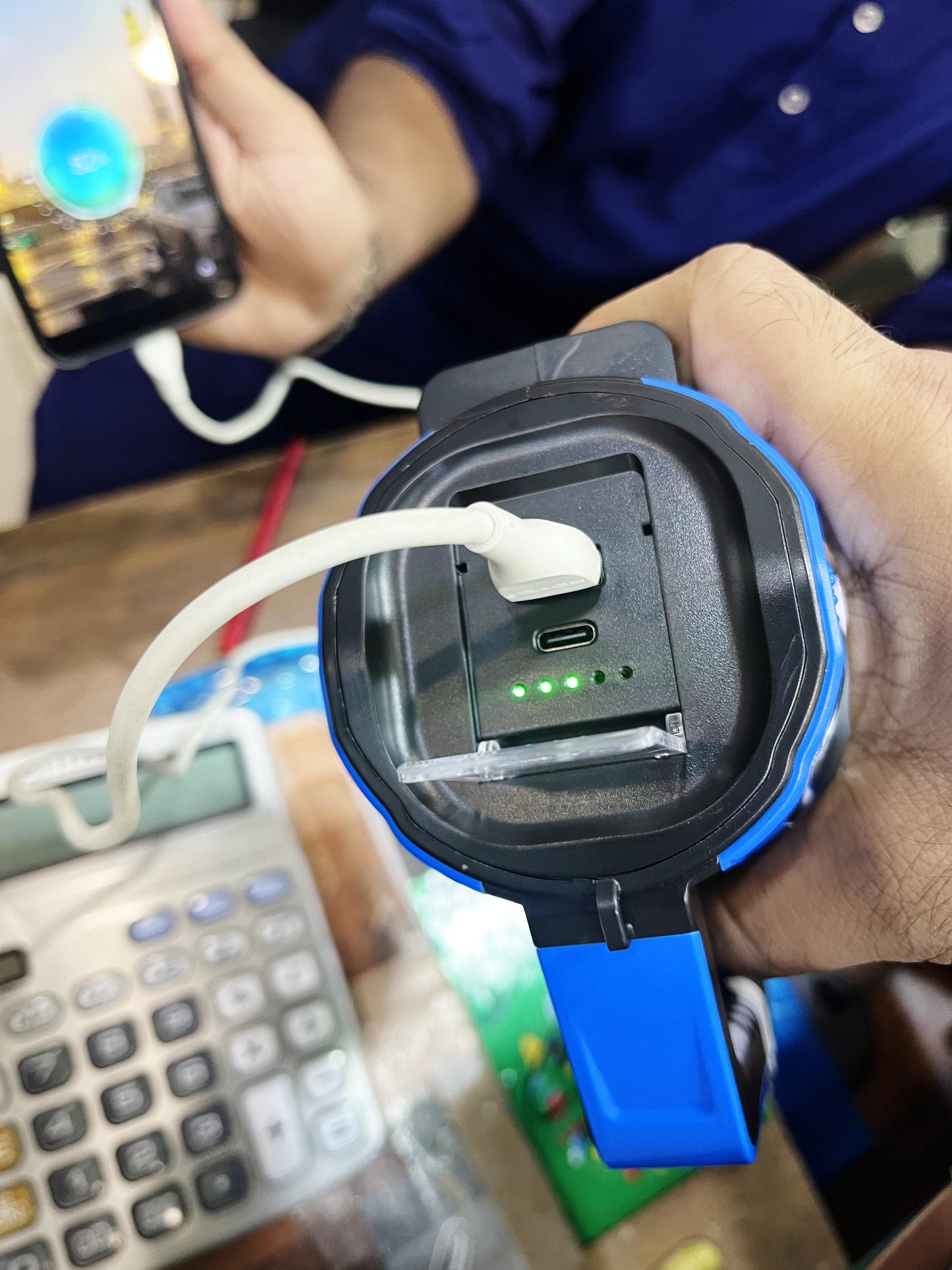 *Big Size Handle Torch Light + 5000mah Power bank